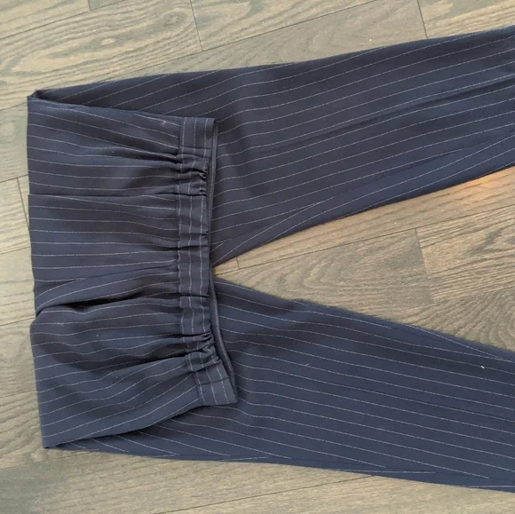 Babaton Aritzia Navy Cream Pinstripe Cropped Trousers Size 4 - Picture 4 of 10